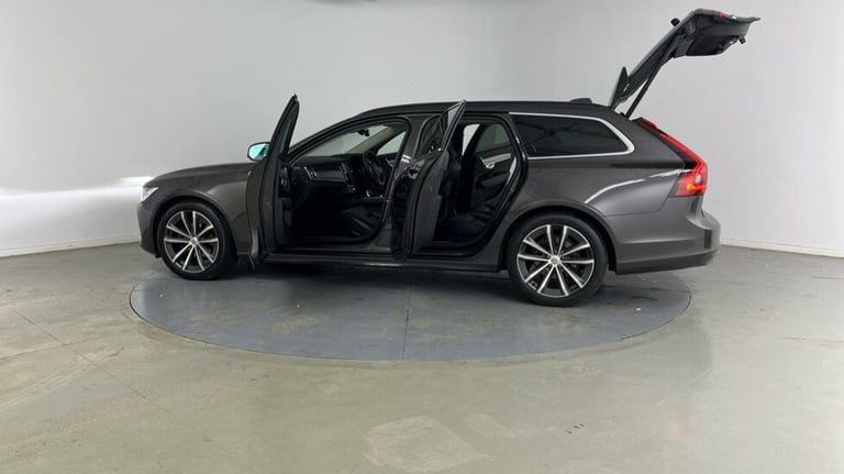 2021 Volvo V90 Momentum, B4 mild hybrid Estate Petrol Automatic