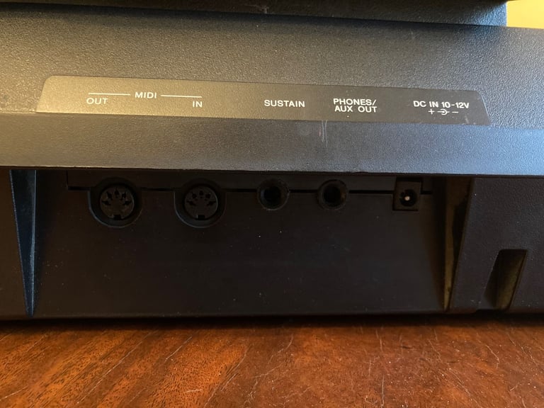 Yamaha PSR-220 Digital Keyboard - Fully Working with Power Adaptor - Good Condition