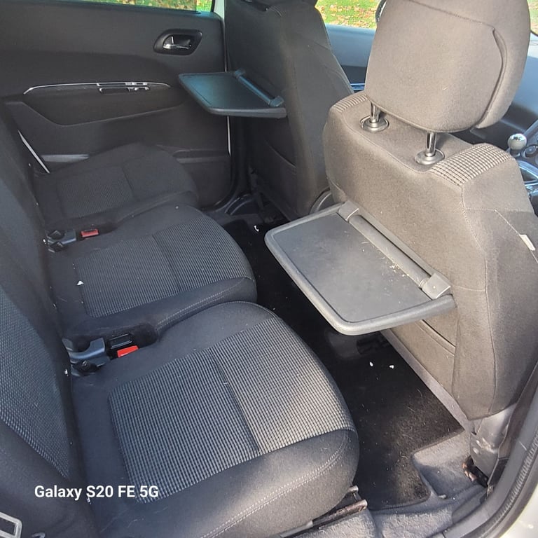 Peugeot, 5008, MPV, 2011, Manual, 1560 (cc), 5 doors