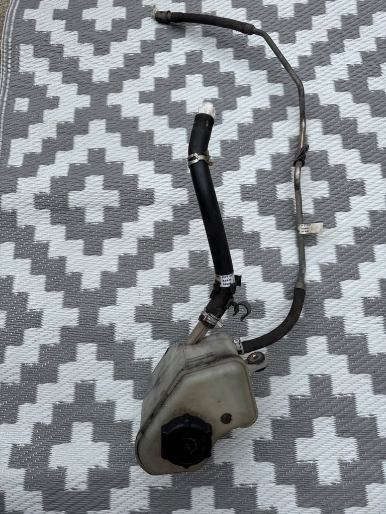 Ford Ka 2002 power steering tank and pipes