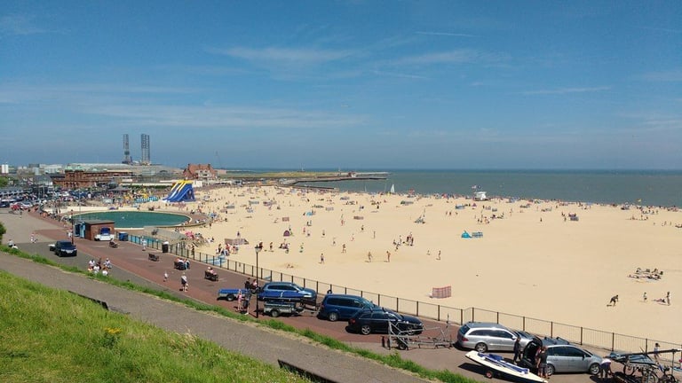 CHEAP STATIC CARAVAN FOR SALE AT BROADLAND SANDS HOLIDAY PARK - 11.5 MONTH OWNER SEASON