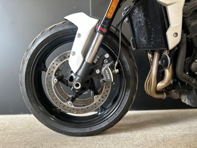 STUNNING ONE OWNER 2022/72 TRIUMPH TRIDENT 660 MOTORCYCLE 