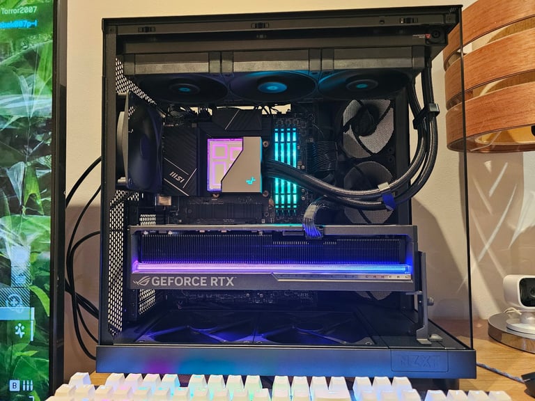 HIGH END GAMING PC RTX 5080 16GB / Intel Core i7-13700k / 32GB DDR4 3600MHz / 1TB NVMe M.2