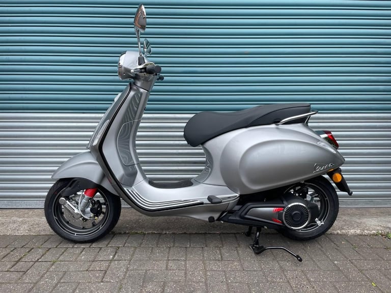 Vespa Elettrica L3 Electric Scooter Moped 70kmh HUGE SAVING.