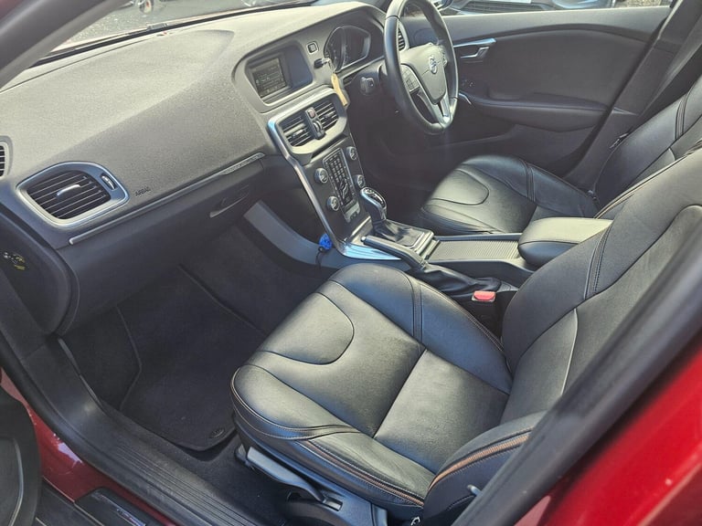 2015 Volvo V40 Cross Country 2.0 D2 Lux Auto Euro 6 (s/s) 5dr HATCHBACK Diesel Automatic