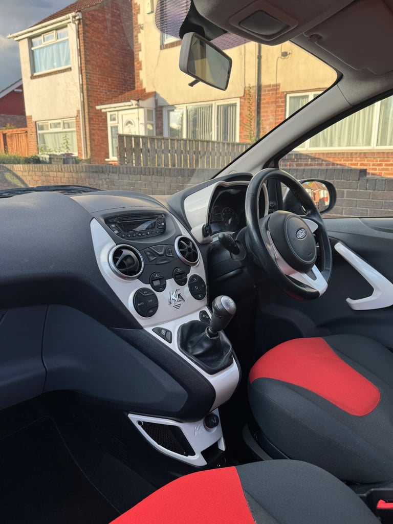 2011 FORD KA TITANIUM