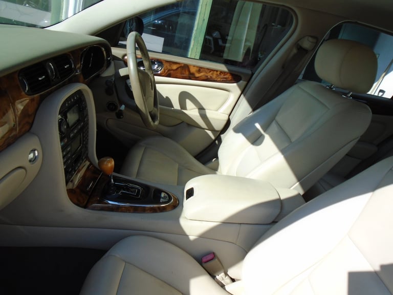 2005 Jaguar XJ XJ6 3.0 V6 4dr Auto SALOON Petrol Automatic