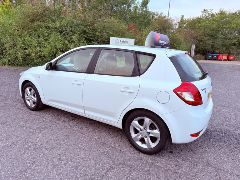 2010 10 KIA CEED 2 1.6 PETROL MANUAL SMART FAMILY MOTOR OCTOBER 2026 MOT 