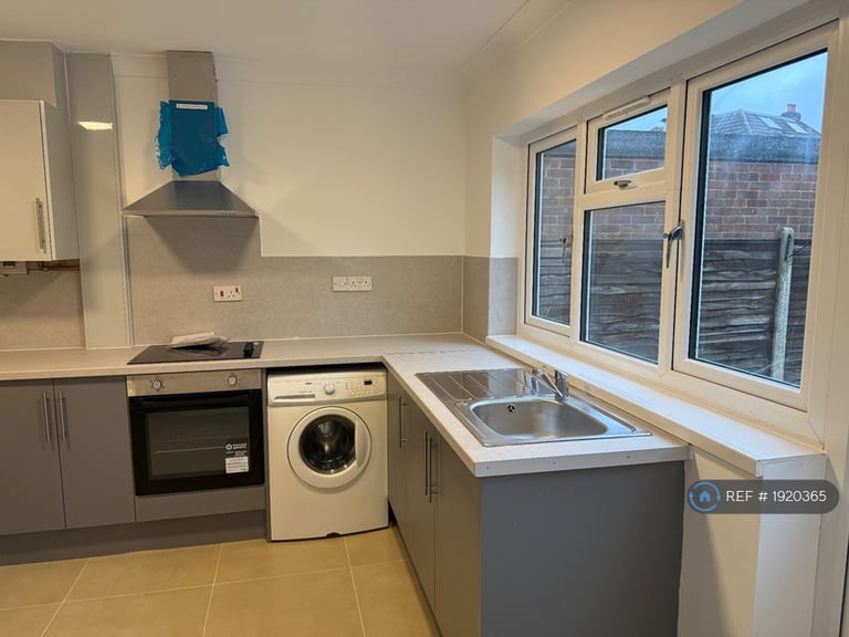 3 bedroom house in Bagley Close, West Drayton, UB7 (3 bed) (#1920365)