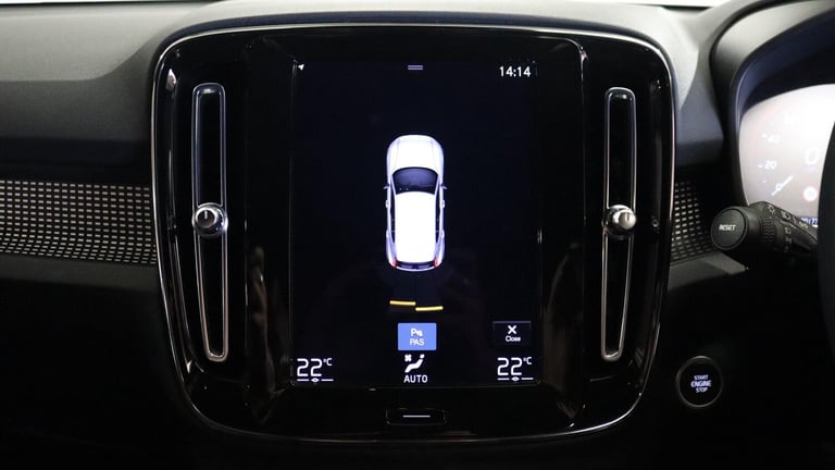  Volvo XC40 T3 R-Design Manual (Park Assist, Powered Tailgate, Privacy Glass) Petrol Manual
