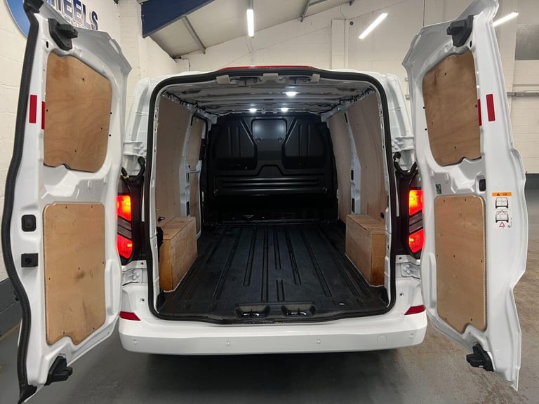 2024 Ford Transit Custom 2.0 300 EcoBlue Limited Auto L2 H1 Euro 6 (s/s) 5dr Panel Van Diesel Aut...