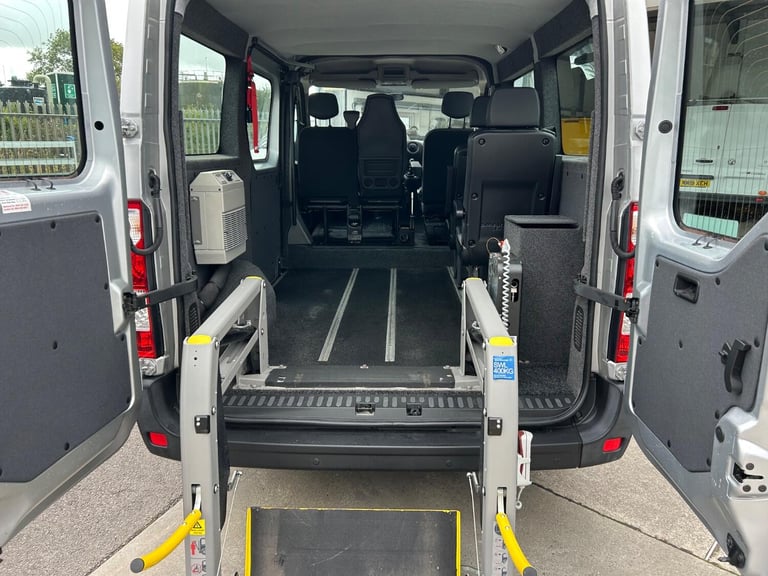 RENAULT MASTER 2.3 FWD SL28 dCi 110 Business Wheelchair Access Crew Bus Euro 6 N