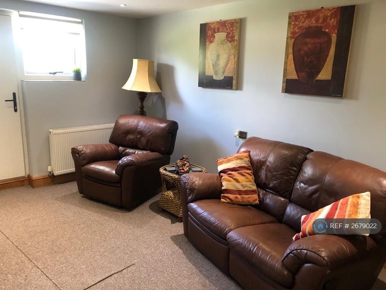 Studio flat in Bow Bridge, Wateringbury, Maidstone, ME18 (#2679022)