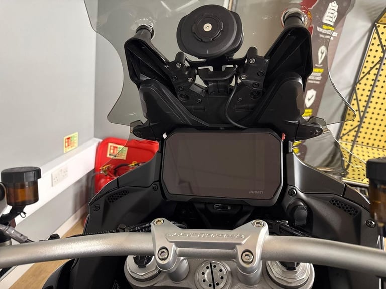 2025 Ducati Multistrada V4 S black Manual