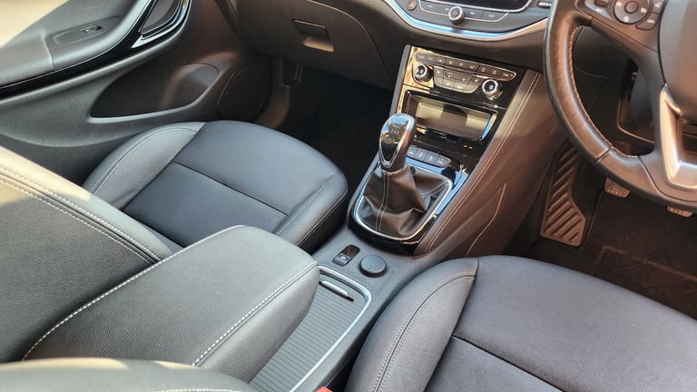 Vauxhall Astra Elite Nav, 1.2 Petrol Manual | 12 Months MOT