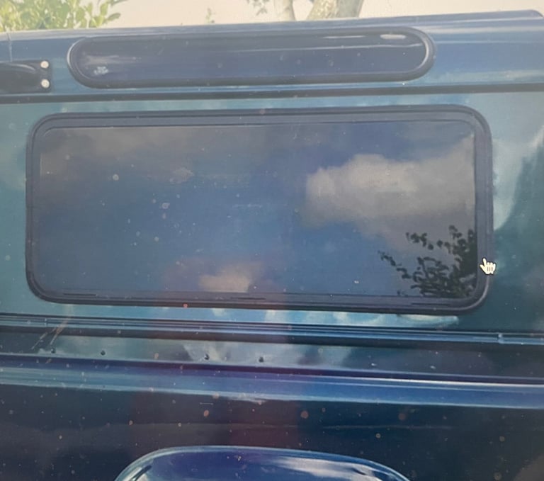 Sliding Side Windows for Land Rover Defender 200TDi/300TDi and TD5 (50/50 radius)