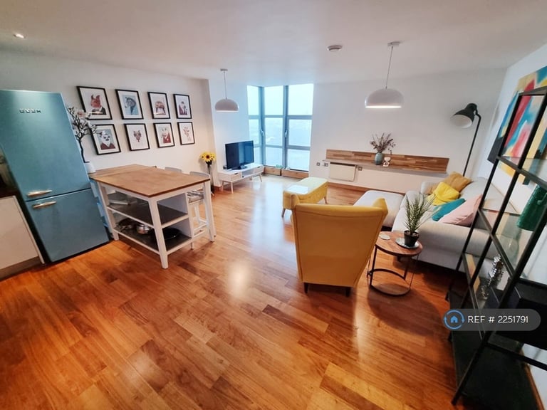 2 bedroom flat in The St. George Building, Leeds, LS1 (2 bed) (#2251791)