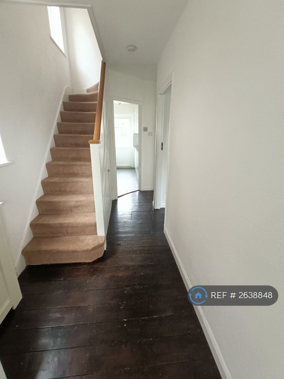 3 bedroom house in Broughton Avenue, Richmond, TW10 (3 bed) (#2638848)