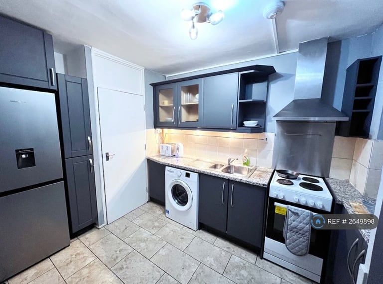 1 bedroom in Swinburne Court, London, SE5 (#2649898)