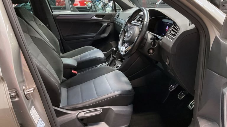 2018 Volkswagen Tiguan 2.0 TDI R-Line SUV 5dr Diesel Manual Euro 6 (s/s) (150 ps) ESTATE Diesel M...
