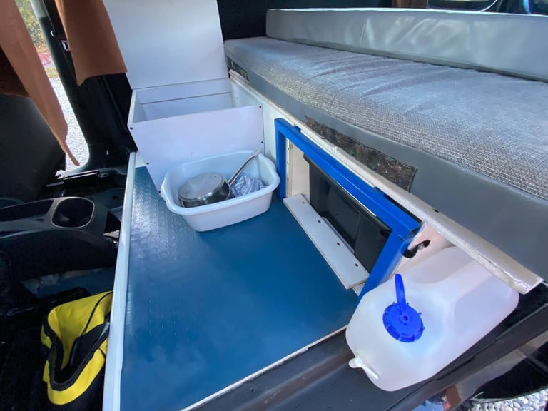 2016 Volkswagen Caddy DOUBLE BED—STOVE—AWNING—CRUISE PANEL VAN Diesel Manual