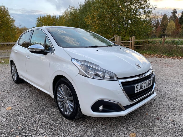 2017 Peugeot 208 1.2 PureTech Allure Euro 6 5dr HATCHBACK Petrol Manual
