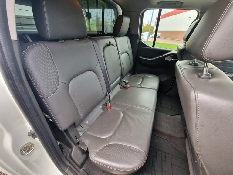 2012 Nissan Navara Double Cab Pick Up Outlaw 3.0dCi V6 231 4WD Auto PICK UP Diesel Automatic