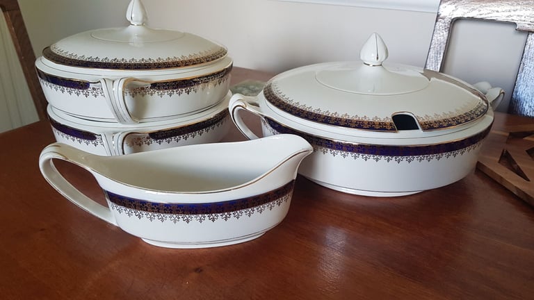 Alfred Meakin Bleu De Roi Tableware 3 Tureen Serving Dishes plus Gravy Boat