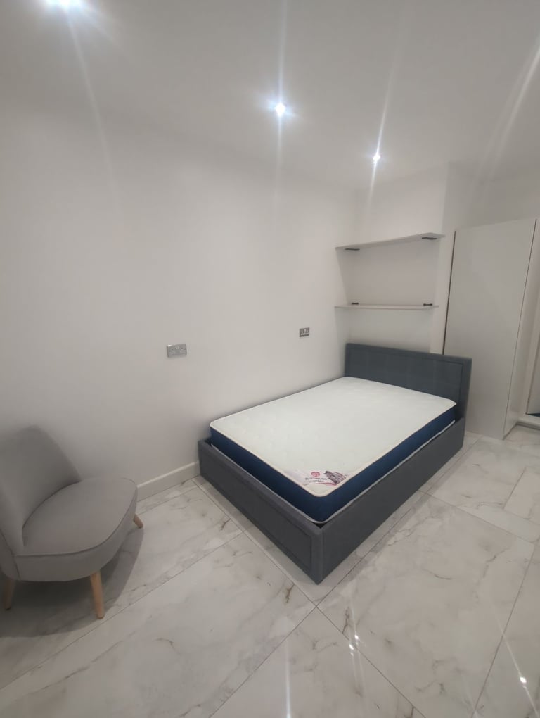 Studio room to rent in East Grinstead