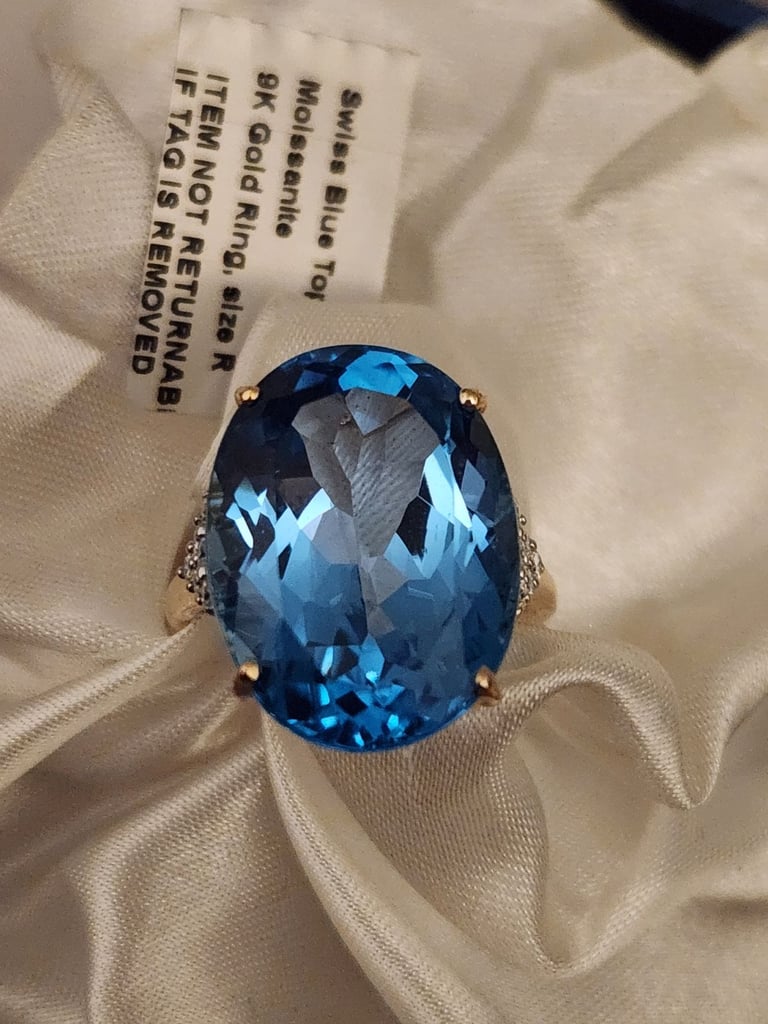 image for New 9ct Gold Swiss topaz 20x15 Ring Size R brand new New with tags 