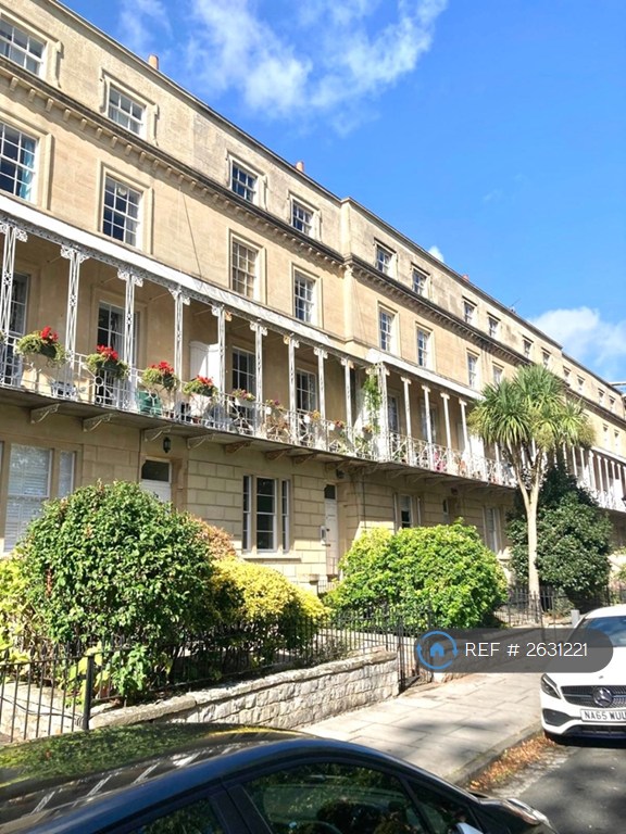 2 bedroom flat in South Parade Mansions, Clifton, Bristol, BS8 (2 bed) (#2631221)