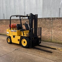 Caterpillar 2.5t gas forklift, clear view mast with sideshift 