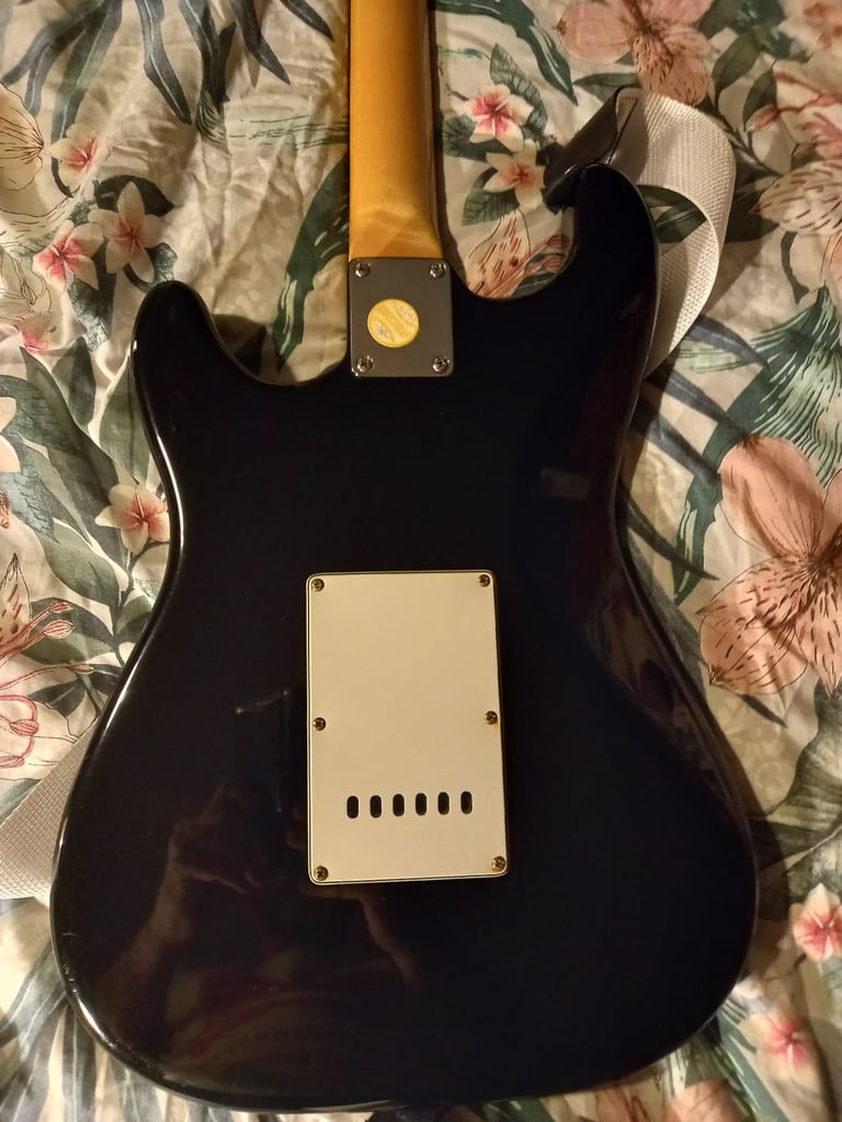 Nirvana Kurt Cobain 'vandalism' stratocaster Reading Festival 1991 replica electric guitar. 