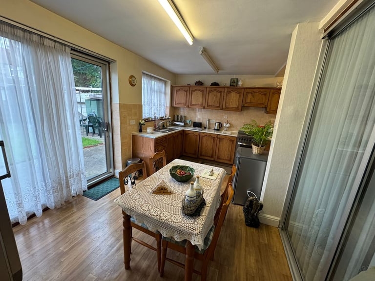 3 bedroom house in 3 Bedroom Semi Detached House – Oaklands Avenue, Edmonton N9