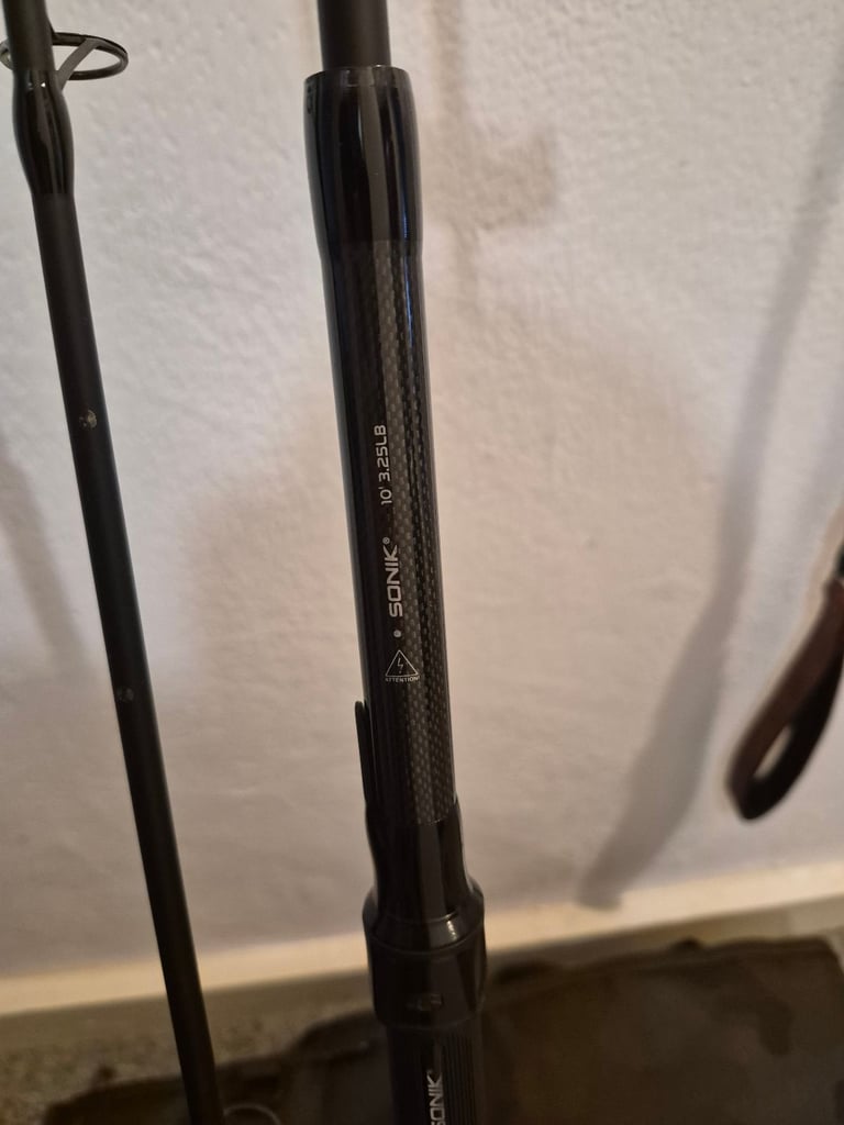 Pair of Sonik xtractor 10ft 3.25lb with bags and cases.