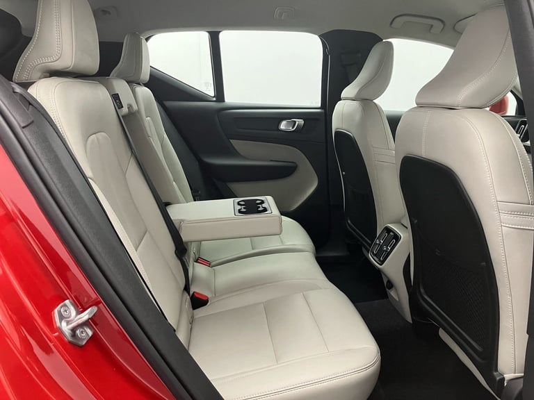 2020 Volvo XC40 2.0 B4P Inscription Pro 5dr Auto Estate Automatic