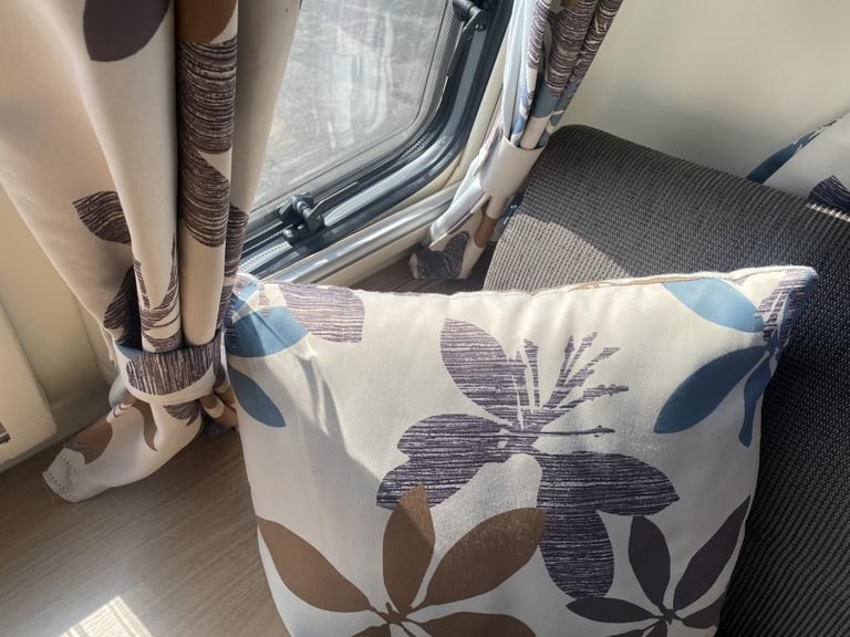 2017 BAILEY PEGASUS PALERMO 5 BERTH FAMILY CARAVAN