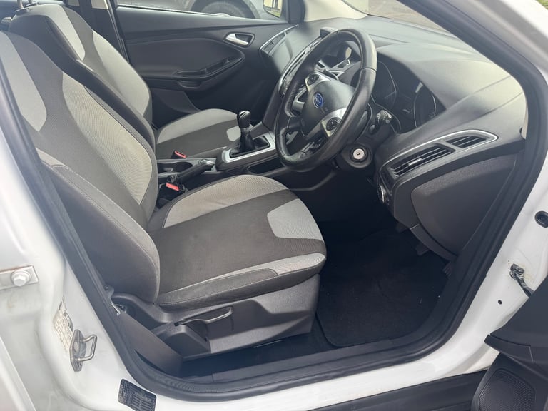 2012 (62) Ford, FOCUS, Zetec Hatchback, Manual, 998 (cc), Petrol 5 doors Low Mileage 