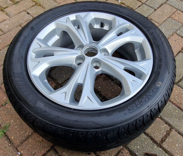 NEVER USED 17” FORD GALAXY TITANIUM X ALLOY WHEEL AND TYRE – 225/50R17 98W