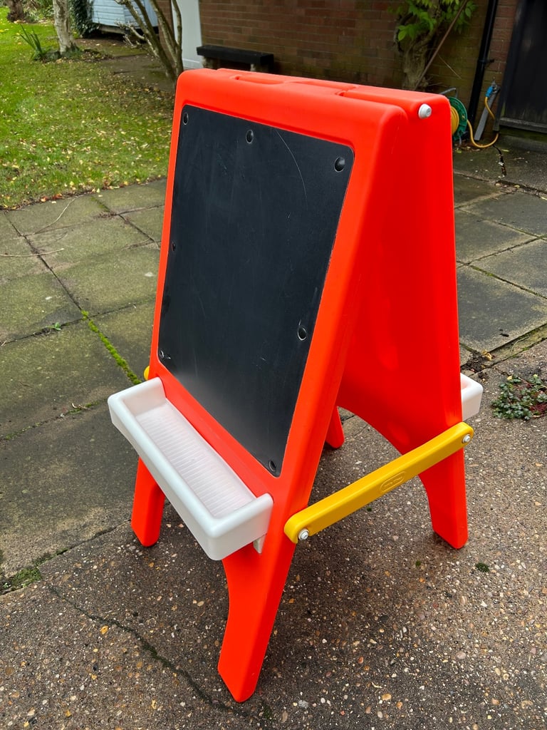 image for Little Tikes Easel & chalkboard 