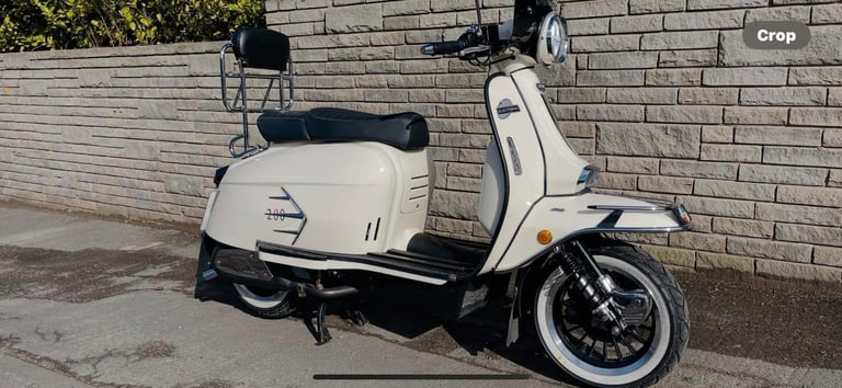 Royal Alloy GP 200 LC scooter