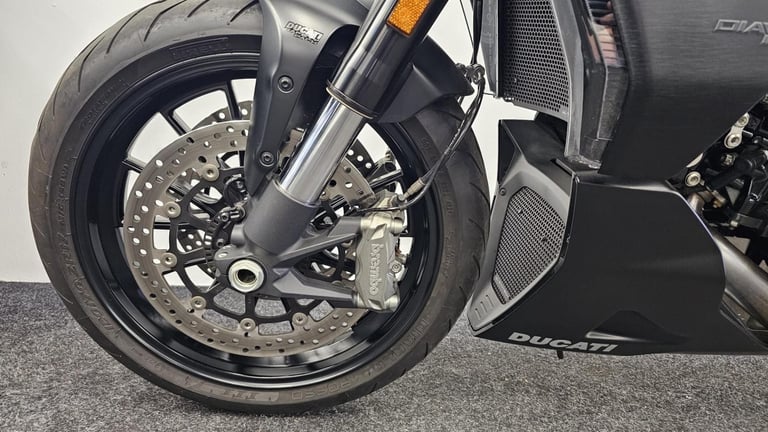 DUCATI DIAVEL 1260 ** LOW MILEAGE - TERMIGNONI EXHAUST - CRASH PROTECTORS **