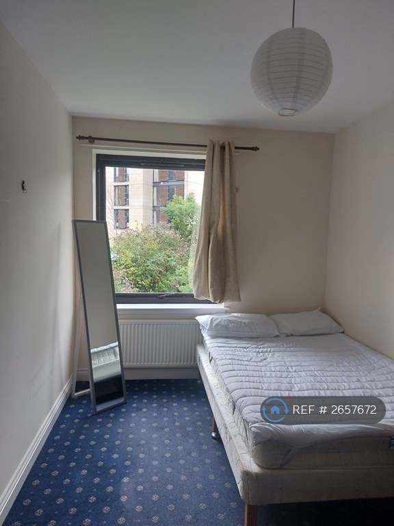 3 bedroom flat in Terrars Croft, Edinburgh, EH8 (3 bed) (#2657672)