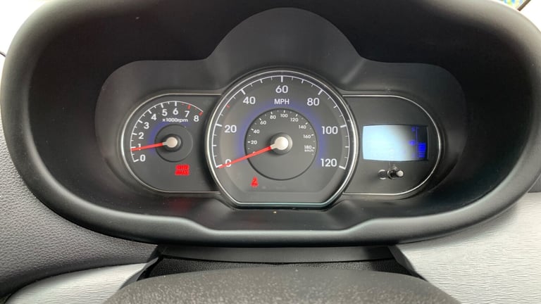 HYUNDAI i10 ACTIVE 5 DOOR HATCHBACK MANUAL ULEZ £20 ROAD TAX
