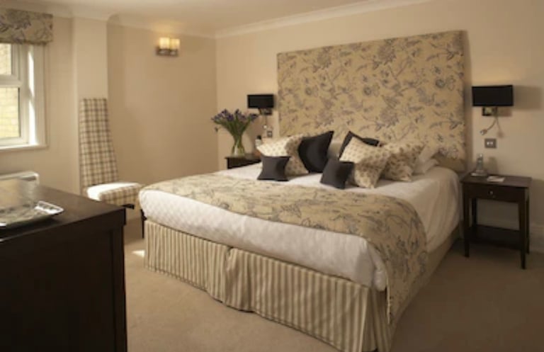 image for Three bedroom superior Apartment Knightsbridge for short term £1100 per night 