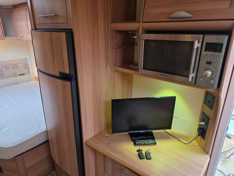 2011 bailey unicorn almeria fixed bed mover all season awning alde wet central heating