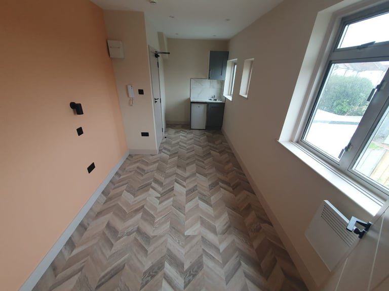 BENEFITS ACCEPTED - Studio Flat Available in Morden Kingston KT3