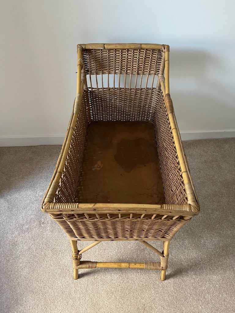 Wicker Crib
