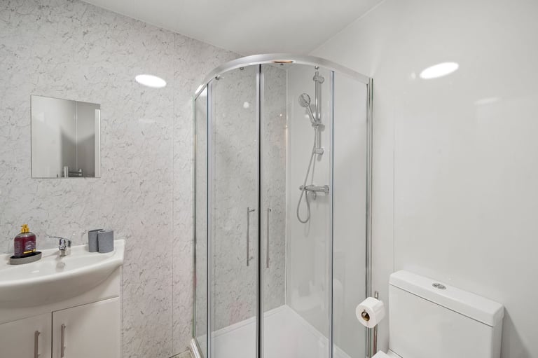 4 Bed in Northolt  ***HMO licensed - Company lets are welcomed***