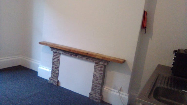 Cotham Redland 1st floor front studio / Bedsit, shared WC and Bath £685pm